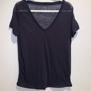 URBAN OUTFITTERS BASIC VNECK
